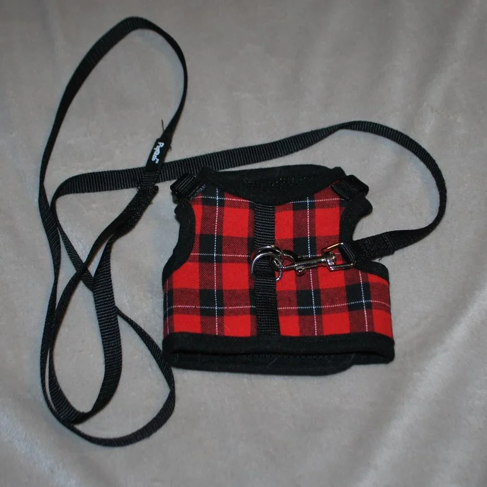 5/$25 - NEW MARKDOWN - Puptech Harness for Small Cats or Dogs - Size M